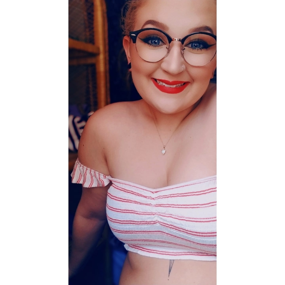 Meet your Posher, Caitlin